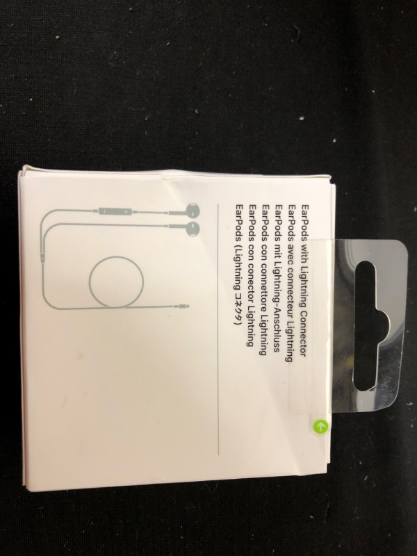 Photo 3 of Apple - EarPods with Lightning Connector - White
