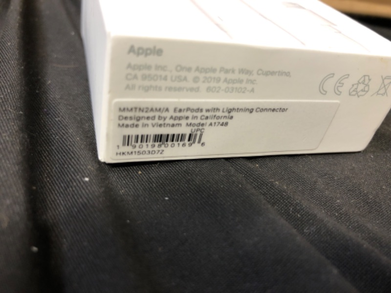 Photo 5 of Apple - EarPods with Lightning Connector - White
