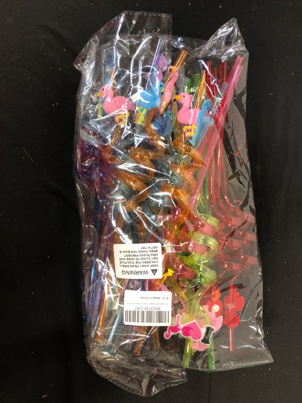 Photo 1 of 24 reusable flamingos straws with 8 colors and 6 patterns are suitable for indoor and outdoor parties, birthday parties and other scenes. The straws can be detachable as a gift to add fun to the party
