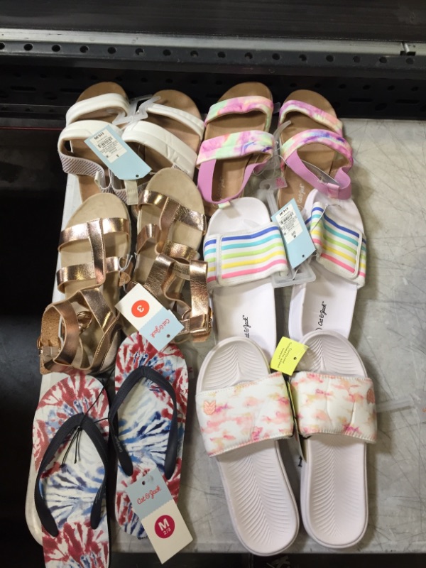 Photo 1 of BAG LOT -- KIDS SHOES SIZE 2/3 6 PAIRS 