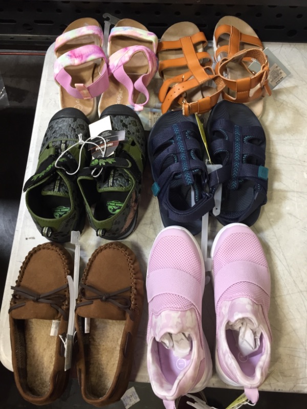 Photo 1 of BAG LOT -- KIDS SHOES SIZE 1 6 PAIRS 