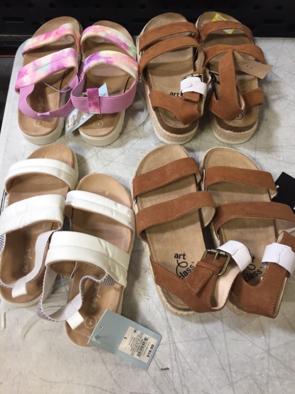 Photo 1 of BAG LOT -- KIDS SHOES SIZE 1 4 PAIRS 