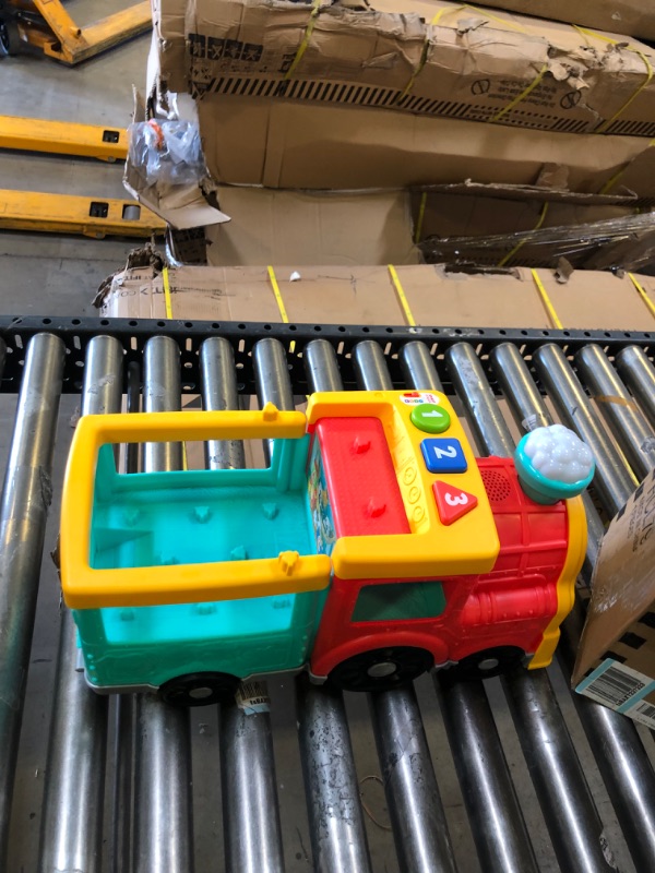Photo 1 of Fisher-Price Little People Big Animal Train Toy with Lights Music and Smart Stages Learning Content, 6 Toy Figures?
