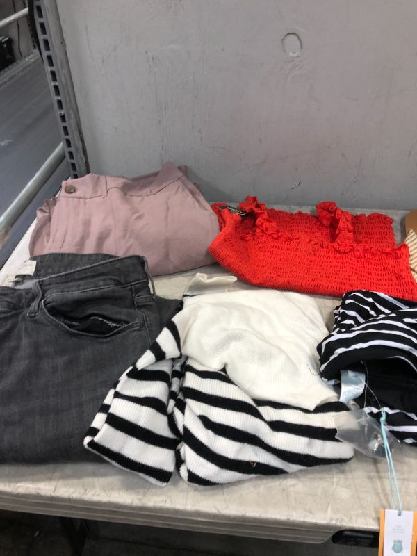 Photo 2 of BAG LOT OF 10 WOMEN CLOTHING ITEMS  -DIFFERENT STYLES AND SIZE ---SOLD AS IS ---