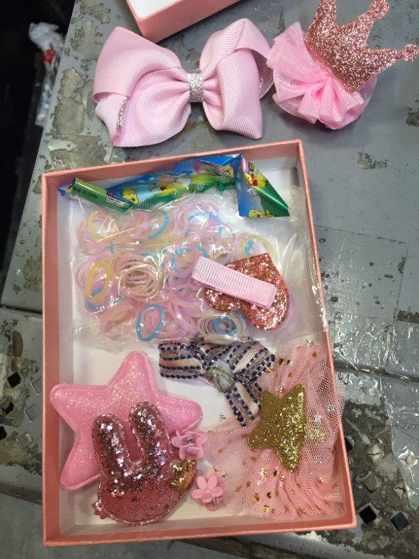 Photo 1 of Girl's Hair Pin Set