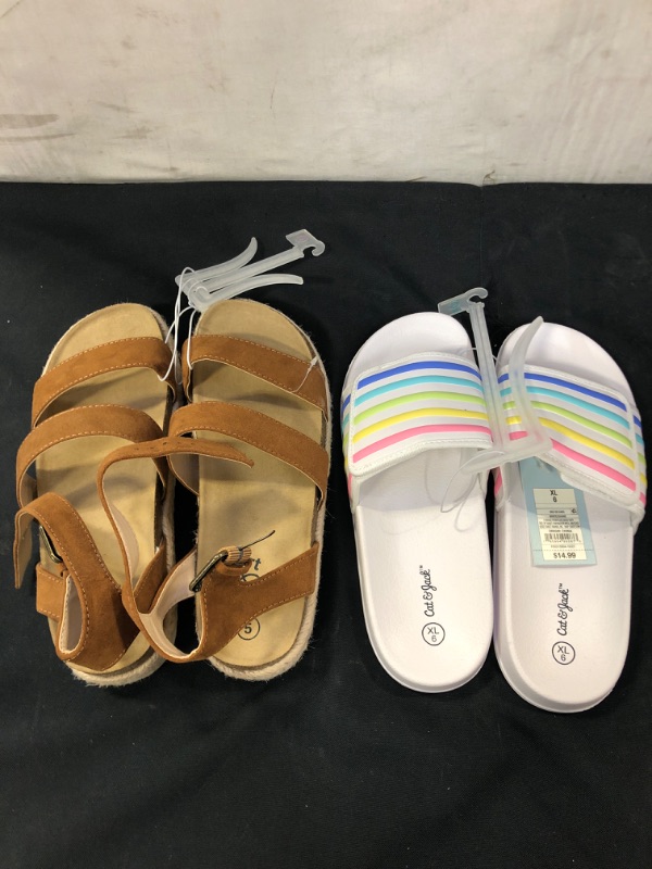 Photo 1 of 2PC LOT OF WOMEN'S SHOES/SANDALS, SIZE 5 (1), 6 (1)
