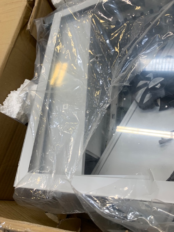Photo 7 of Corsair 4000D Tempered Glass Mid-Tower ATX Case - White, Box Packaging Damaged, Moderate Use, Pieces are Broken and Missing. Selling for Parts
