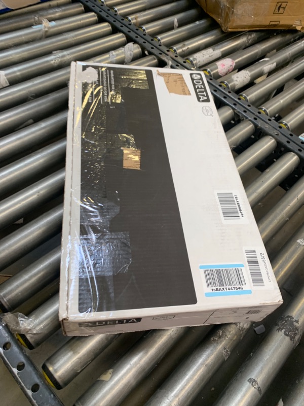 Photo 1 of Delta Faucet Cassidy Single-Handle Kitchen Sink Faucet with Pull Out Sprayer and Magnetic Docking Spray Head, Box Packaging Damaged, Minor use, Minor Scratches and Scuffs on, Missing Some Accessories.