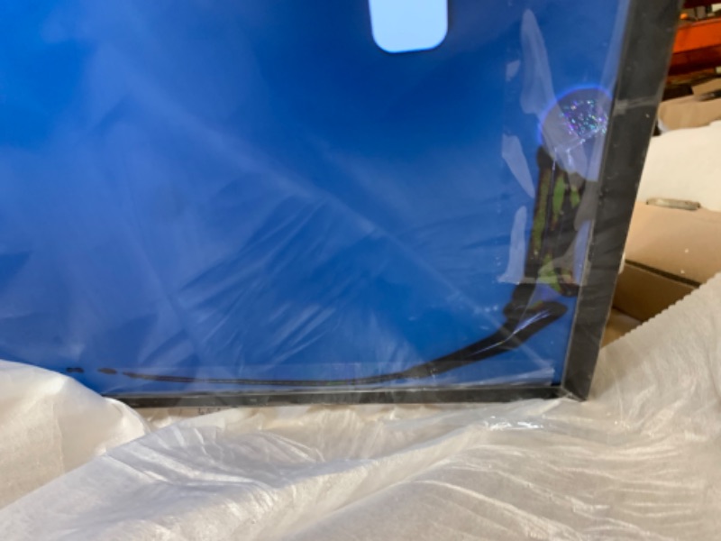 Photo 3 of SAMSUNG 40-inch Class LED Smart FHD TV 1080P (UN40N5200AFXZA, 2019 Model), Broken Screen on Corner, Selling for Parts