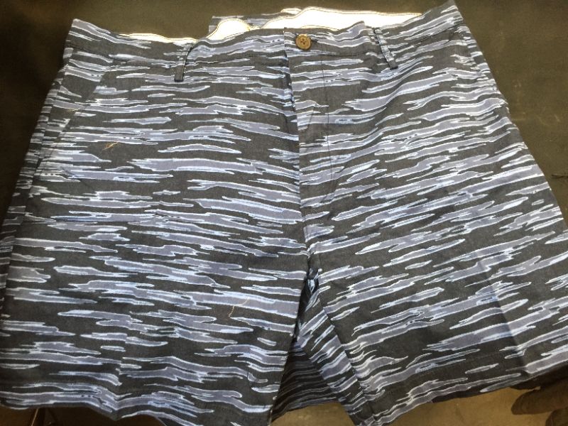Photo 1 of Amazon Brand - Goodthreads Men's 7" Inseam Flat-Front Stretch Chino Short, Camo Stripe Print, size 42