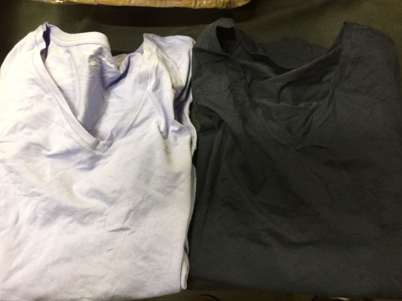 Photo 2 of Amazon Essentials 3XL and Size L 2 pack T Shirt 