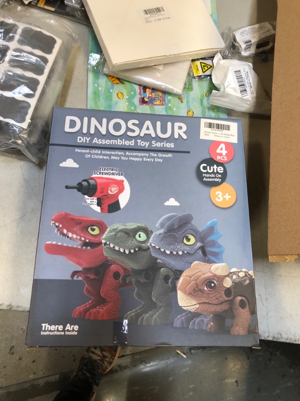 Photo 1 of Dinosaur toy set 