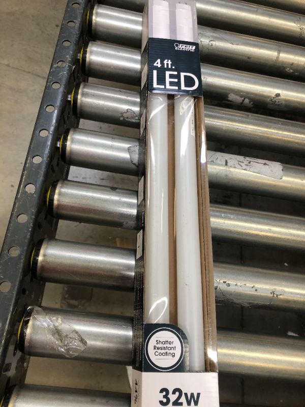Photo 1 of LED BLB LNR 48"T8 CW 2PK
