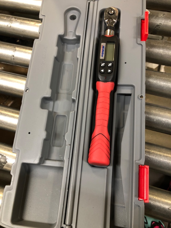 Photo 2 of 3/8" Digital Torque Wrench
