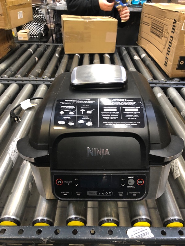 Photo 5 of Ninja Foodi 5-in-1 Indoor Grill with Integrated Smart Probe, 3.9 L (4 qt.) Air Fryer---cleaning needed 
