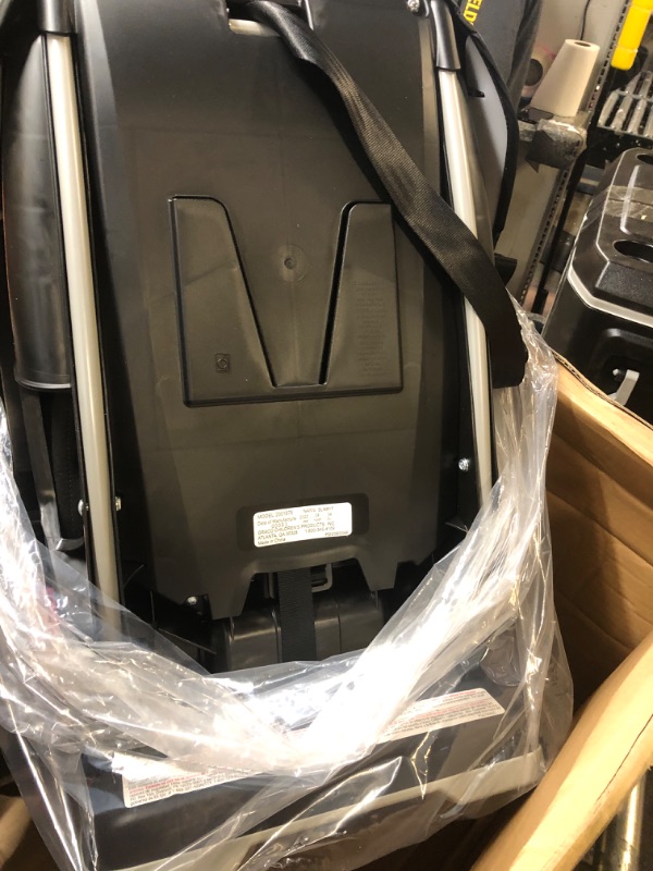 Photo 3 of Graco Slimfit 3 in 1 Car Seat | Slim & Comfy Design Saves Space in Your Back Seat, Redmond SlimFit Redmond---------lightly used-