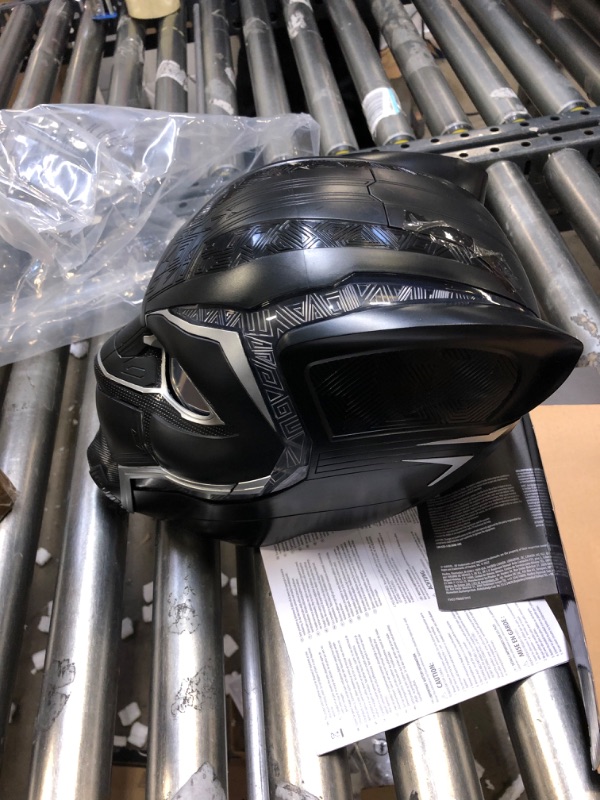 Photo 4 of Black Panther Marvel Legends Prop Replica Helmet **LENSES DON"T CLOSE PROPERLY** 
