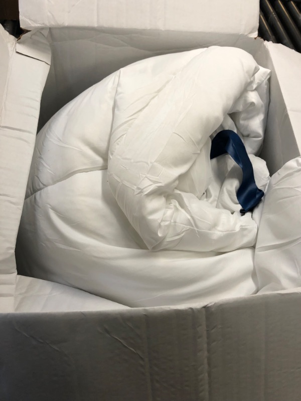 Photo 2 of Bedsure Queen Comforter Duvet Insert - Quilted White Comforters Queen Size, All Season Down Alternative Queen Size Bedding Comforter with Corner Tabs Queen White ------ NEEDS CLEANING