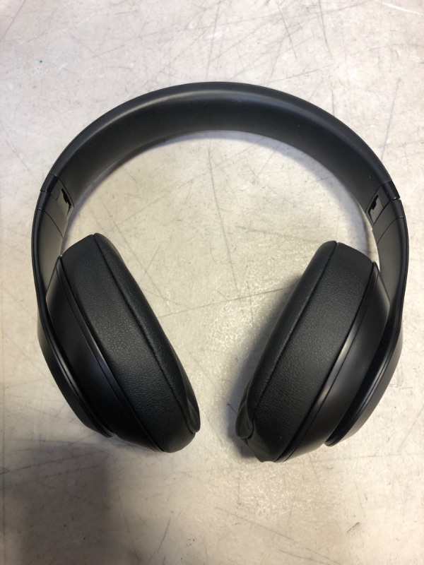 Photo 6 of Beats Solo3 Wireless On-Ear Headphones - Apple W1 Headphone Chip, Class 1 Bluetooth, 40 Hours of Listening Time, Built-in Microphone - Black (Latest Model)
