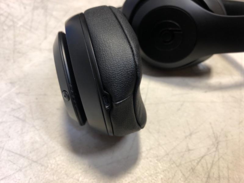 Photo 8 of Beats Solo3 Wireless On-Ear Headphones - Apple W1 Headphone Chip, Class 1 Bluetooth, 40 Hours of Listening Time, Built-in Microphone - Black (Latest Model)
