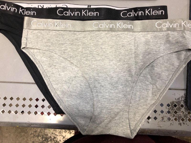 Photo 2 of Calvin Klein Women's Motive Cotton Multipack Bikini Panty  SIZE M
