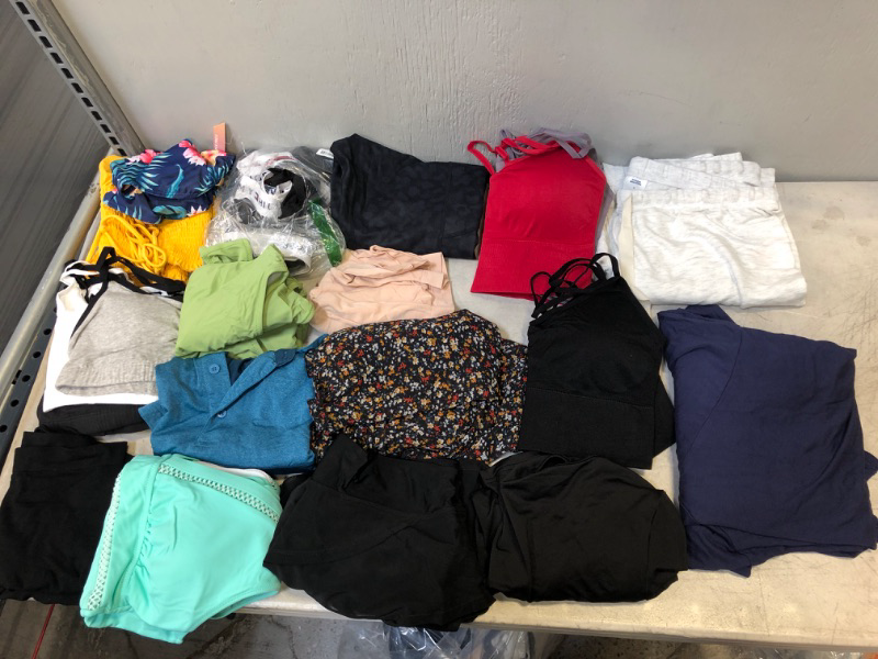 Photo 1 of BAG LOT -- 16 MISC CLOTHING ITEMS SIZE M WOMENS--