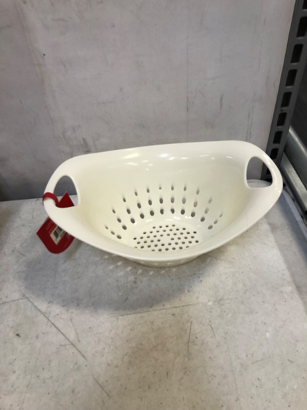 Photo 3 of 1 Quart Gripper Colander, White
