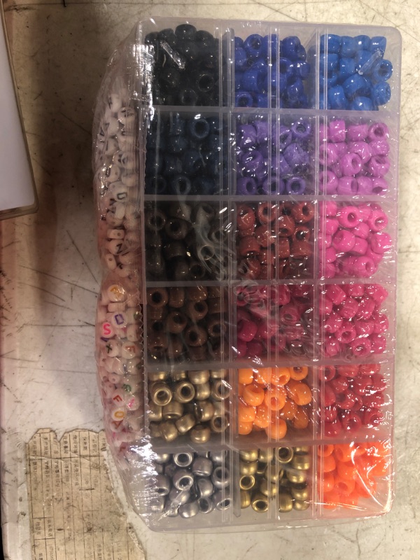 Photo 2 of 2000 pcs Pony Beads kit in 2 Grid containers, Includes 1600 pcs Pony Beads