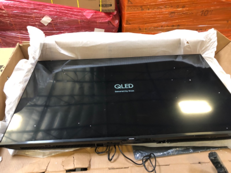 Photo 2 of Samsung QN50Q80BA 50" QLED 4K Smart TV (2022)

