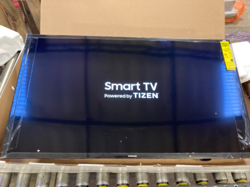 Photo 2 of SAMSUNG 40-inch Class LED Smart FHD TV 1080P (UN40N5200AFXZA, 2019 Model)
