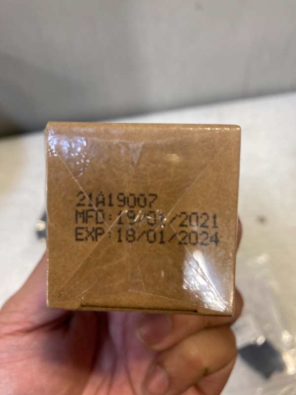 Photo 1 of Retinol Serum by Everything Natural - 1% Retinol Serum with Hyaluronic acid and Vitamin E and Organic Aloe - Boost Collagen, Reduce Fine Lines, Wrinkles & Dark Spots - Anti-Aging Serum (30ml), EXP 01/2024
