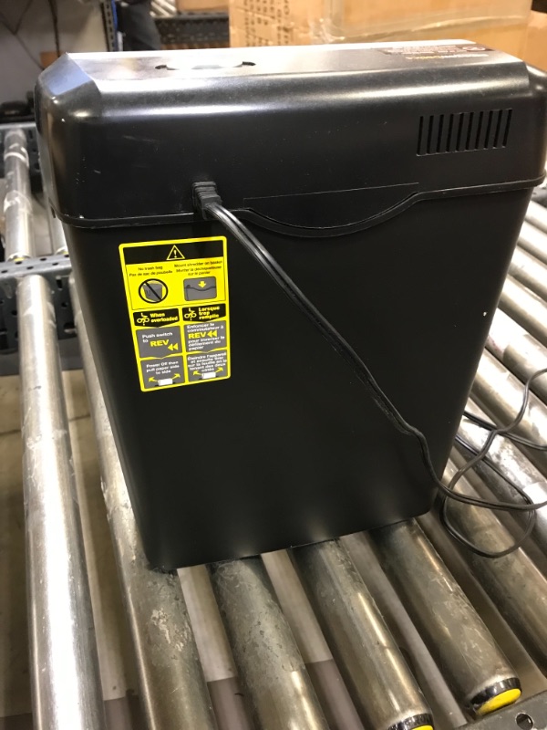 Photo 1 of Amazon Basics 6-Sheet Cross-Cut Paper and Credit Card Home Office Shredder 6 Sheet Shredder