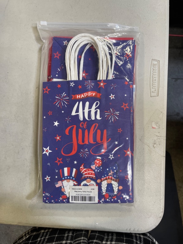 Photo 2 of 15 Pcs Veterans Day Decorations Party Gift Bags with Handles for 4th of July Decorations American Patriotic Independence Day Party Favor,Mix colors
