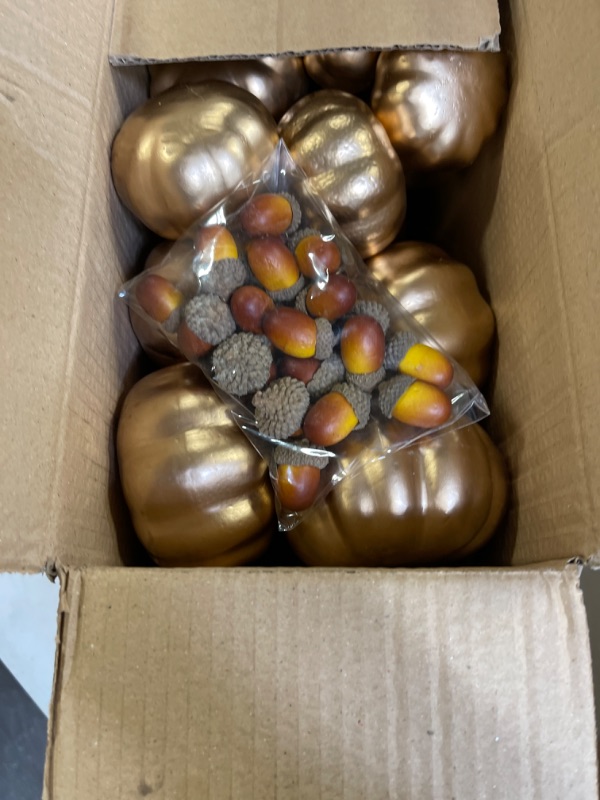 Photo 2 of 7 pcs Assorted Sizes Gold Artificial Pumpkins Faux Foam Autumn Pumpkins with 24 pcs Acorns and 4 pcs Pinecones for Halloween Thanksgiving Table Fall Harvest Home Decorations
Color: Gold


