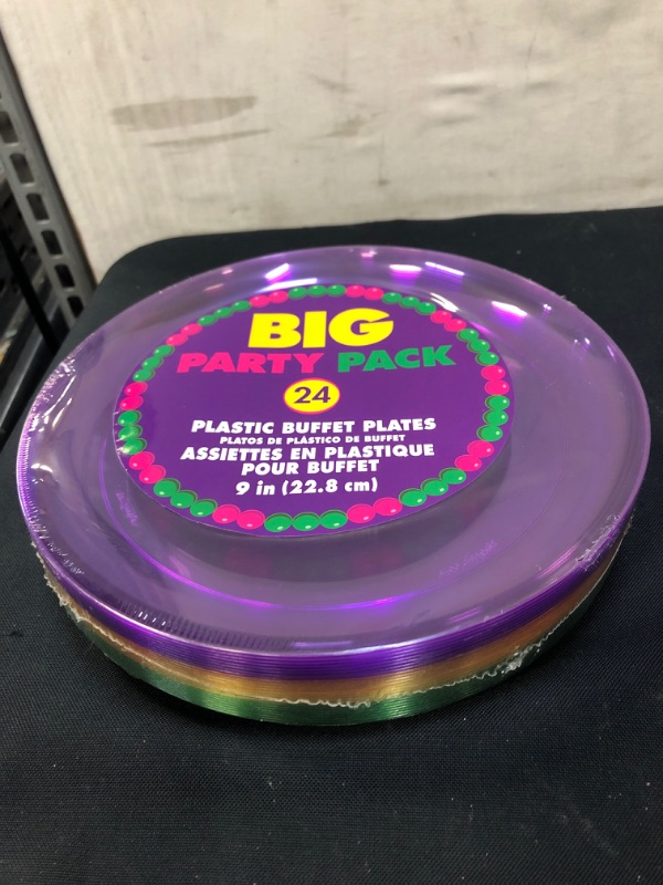 Photo 2 of Amscan Mardi Gras Plastic Plates 9'Dia (430846)
