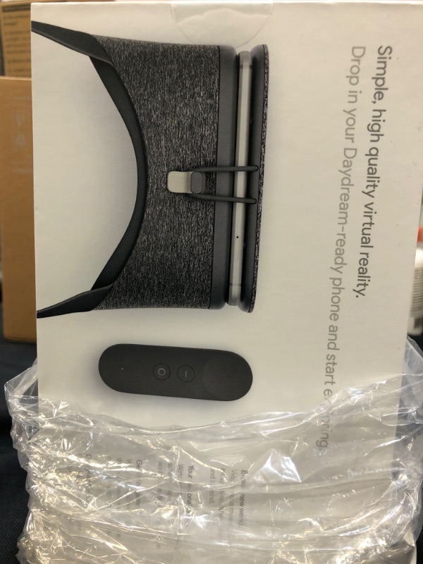 Photo 2 of Google Daydream View - VR Headset (Slate)