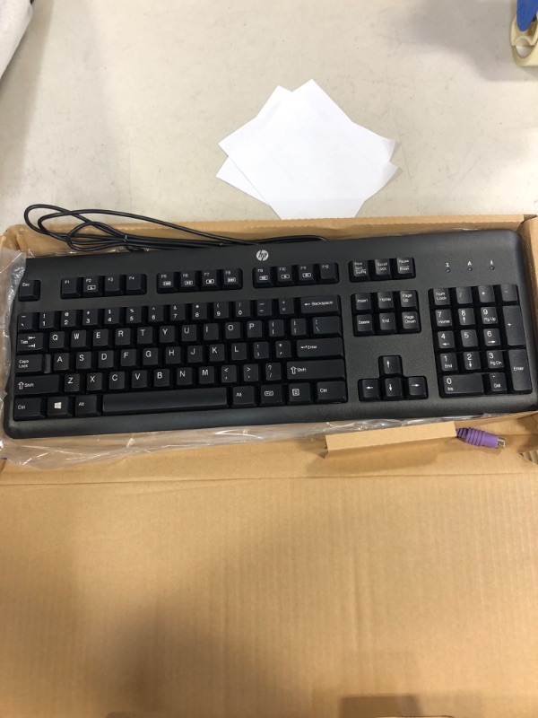 Photo 2 of HP PS/2 Windows Keyboard US 672646-003 724718-001