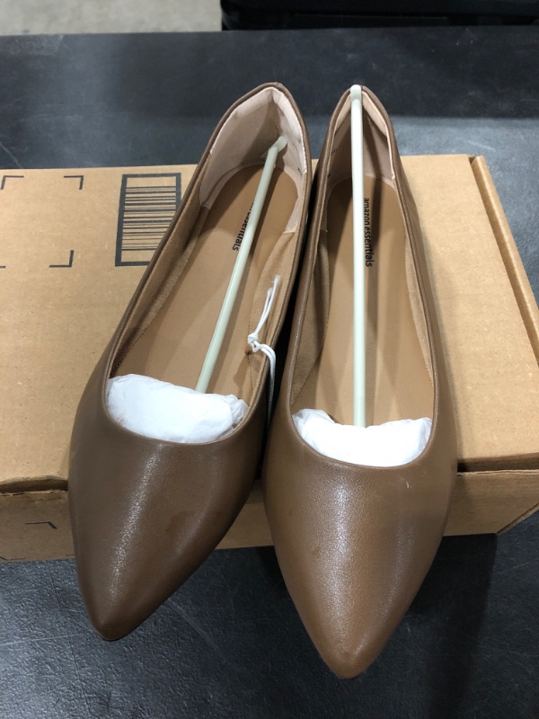 Photo 1 of AMAZON ESSENTIALS BROWN FLATS SIZE 8