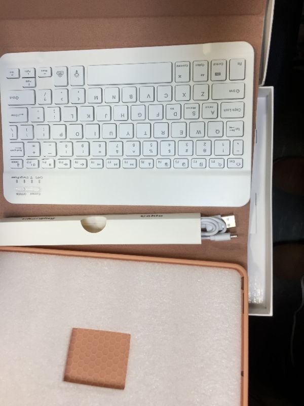 Photo 3 of Generic iPad Keyboard Case