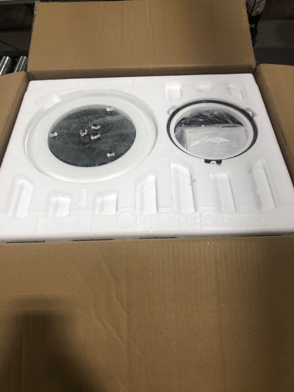 Photo 1 of TOSHIBA EM925A5A-BS Countertop Microwave Oven, 0.9 Cu Ft With 10.6 Inch Removable Turntable, 900W, 6 Auto Menus, Mute Function & ECO Mode, Child Lock, LED Lighting, Black Stainless Steel
