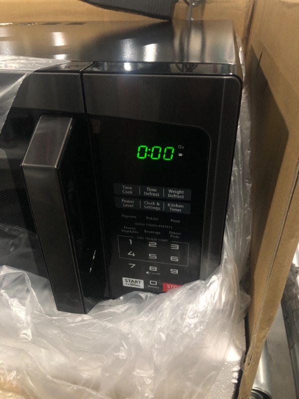 Photo 1 of TOSHIBA EM925A5A-BS Countertop Microwave Oven, 0.9 Cu Ft With 10.6 Inch Removable Turntable, 900W, 6 Auto Menus, Mute Function & ECO Mode, Child Lock, LED Lighting, Black Stainless Steel
