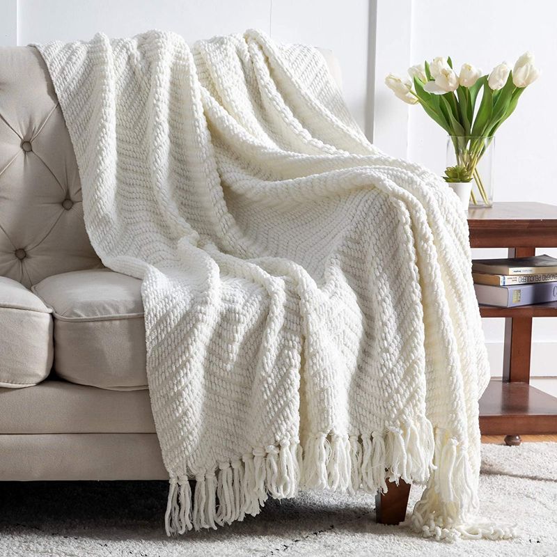 Photo 1 of BEDSURE CHENILLE BLANKET 50"x60"