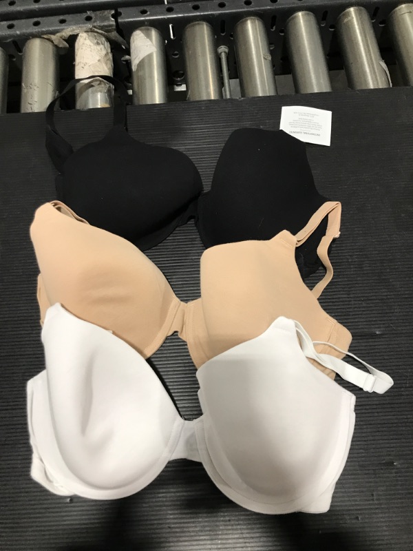 Photo 1 of 3 PACK BRAS
SIZE 34D