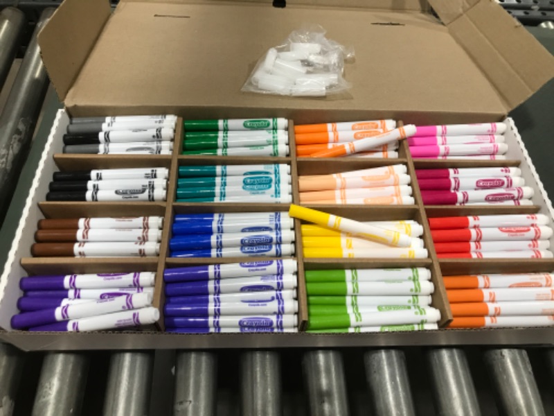 Photo 1 of Crayola 588201 Non-Washable Classpack Markers, Broad Point, 16 Classic Colors, 256/Box