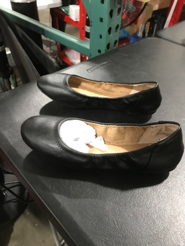 Photo 2 of AMAZON ESSENTIALS - BALLET FLATS - BLACK - SIZE 6 -