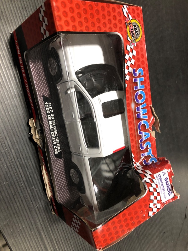 Photo 2 of 2019 Sierra 1500 SLT Crew Cab 4x4 Pickup Truck with Sunroof White Timeless Legends Series 1/24-1/27 Diecast Model Car by Motormax 79361
