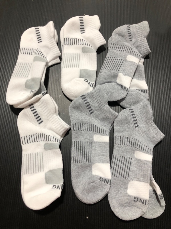 Photo 1 of 6PK OF SOCKS SIZE 9-10