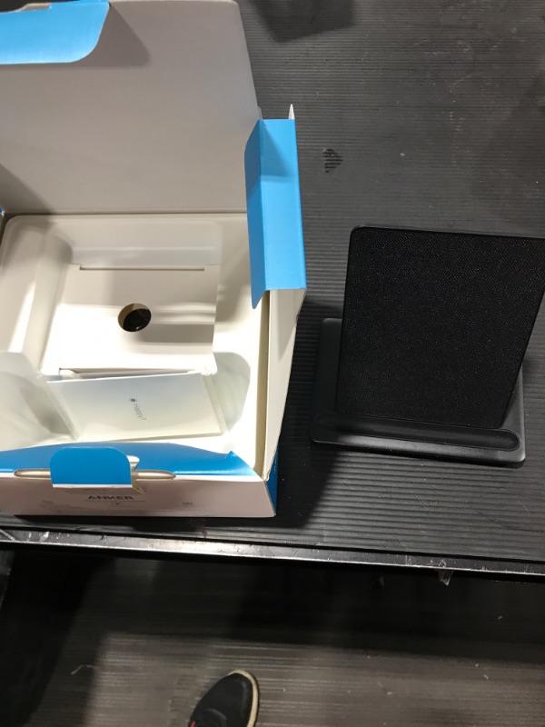 Photo 1 of Made for Amazon, Wireless Charging Dock for Kindle Paperwhite Signature Edition. Only compatible with Kindle Paperwhite Signature Edition.
UNABLE TO TEST 