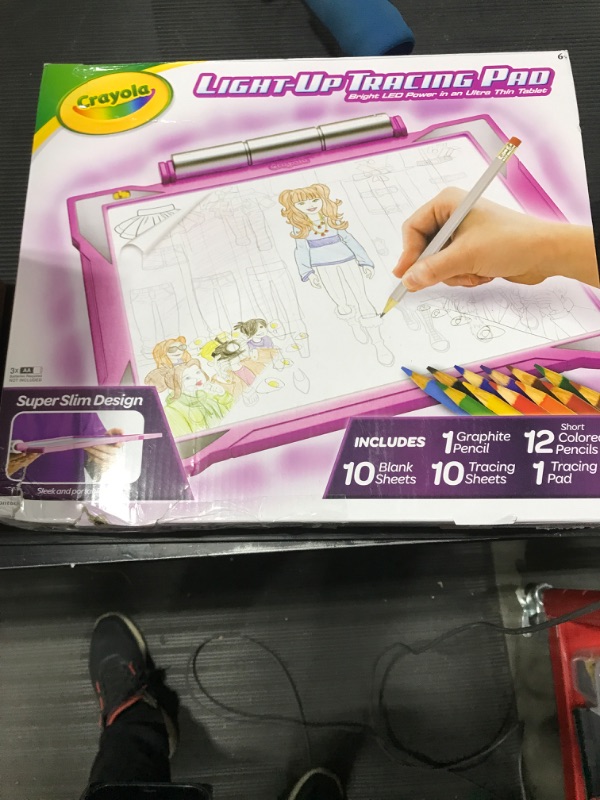 Photo 2 of Crayola Light Up Tracing Pad Pink, Holiday Gifts & Toys for Kids, Age 6, 7, 8, 9 [Amazon Exclusive] Pink Pad
BOX DAMAGED 