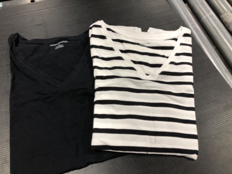 Photo 1 of Amazon Essentials Women's V-Neck Shirts, 2-Pack, Size Large 